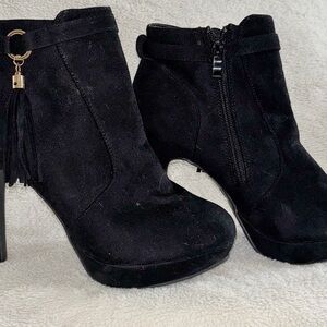 Elegant Black Ankle Boots